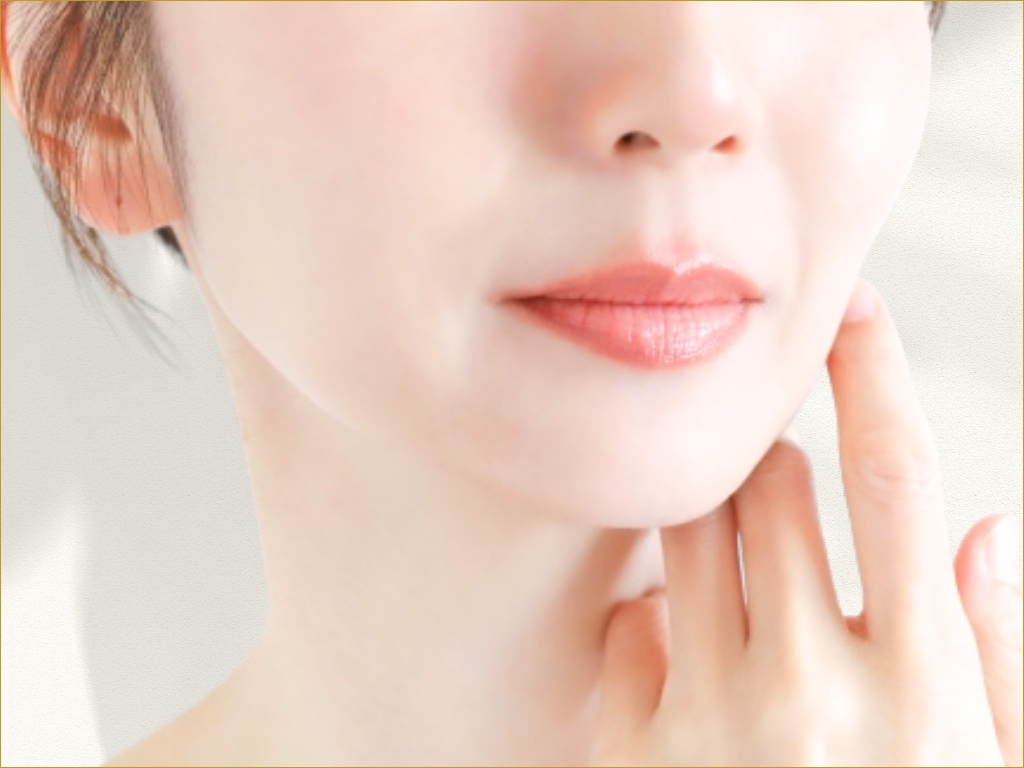 自然な小顔と美しい横顔ライン。若見えフェイスラインを整えるヒント