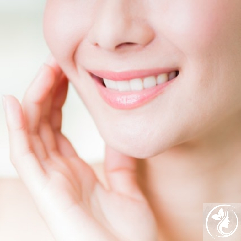 首こり・肩こりによるむくみやフェイスラインの崩れを改善し、自然な笑顔を取り戻す足立区梅島AloHaの小顔矯正